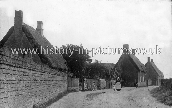 Thatched Cottages, Glapthorne, Northamptonshire. c.1907. c.1907